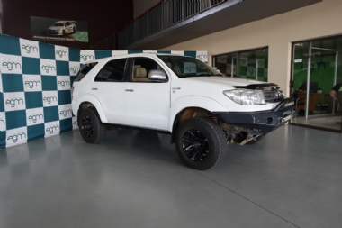 2011 Toyota Fortuner III 4.0 V6 Auto 4x4  - ABS, AIRCON, CLIMATE CONTROL, ELECTRIC WINDOWS, LEATHER SEATS, PARK DISTANCE CONTROL, REVERSE CAMERA, TOWBAR, XENON LIGHTS, AIRBAGS, ALARM, CRUISE CONTROL, PARTIAL-SERVICE RECORD, RADIO, BLUETOOTH, USB, CD. Finance available, trade-ins welcome, Rental, T&C'S apply!!!