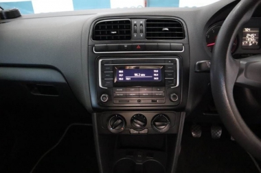 17144VWPoloVivo003-th.jpg