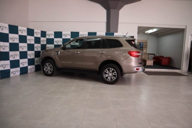 17160FordEverest009-th.jpg