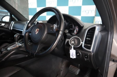 17200PorscheCayenne009-th.jpg
