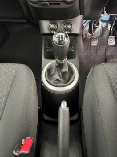 17304ToyotaVitz012-th.jpg