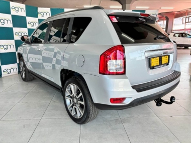 17339JeepCompass019-th.jpg