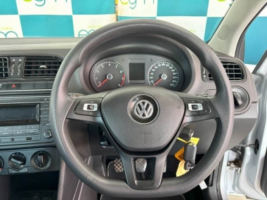 17376VWPoloVivo1.4010-th.jpg