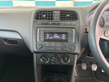 17376VWPoloVivo1.4011-th.jpg