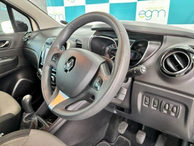 17401RenaultCapture900T010-th.jpg