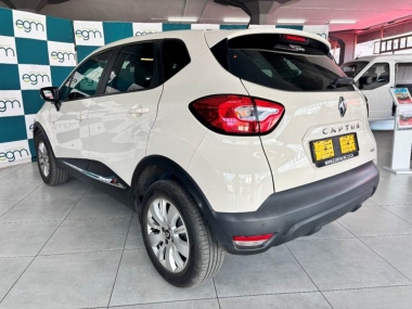 17401RenaultCapture900T020-th.jpg