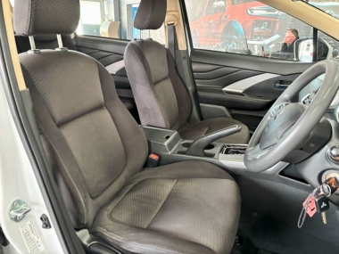 17402MitsubishiXpander006-th.jpg