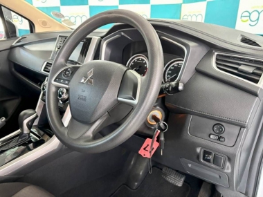 17402MitsubishiXpander011-th.jpg