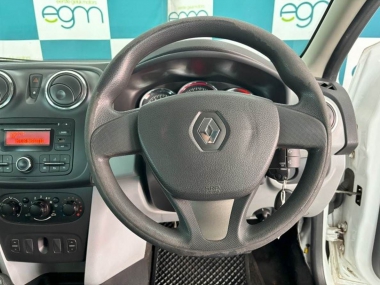 17415RenaultSandero010-th.jpg