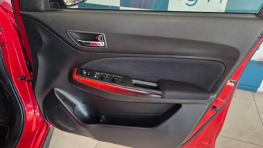 17555SuzukiSwift013-th.jpg