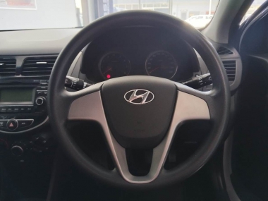 17663HyundaiAccent013-th.jpg