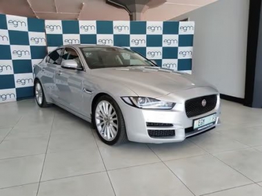 17701JaguarXE003-th.jpg