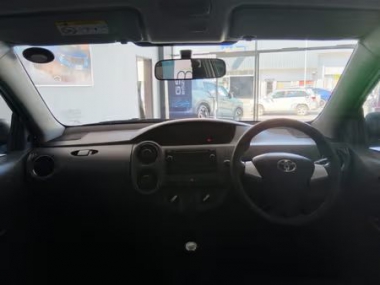 17818ToyotaEtios011-th.jpg