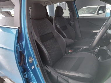 17882NissanMagnite032-th.jpg
