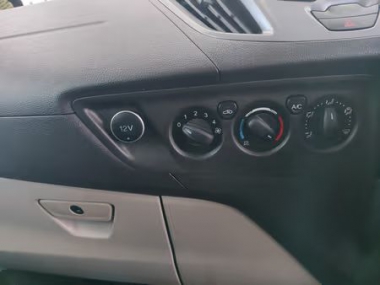 178882015FordTourneoCustom012-th.jpg