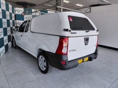 17915NissanNP2001.5dCi007-th.jpg
