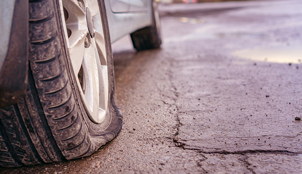 Suing the state when your car is damaged by a pothole - According to the Automobile Association, if your car is damaged by potholes on national or municipal roads, you can, in theory, claim from these entities.