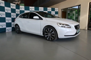 2017 Volvo V40 D2 Momentum  - ABS, AIRCON, CLIMATE CONTROL, ELECTRIC WINDOWS, LEATHER SEATS, PARK DISTANCE CONTROL, SUNROOF, AIRBAGS, ALARM, CRUISE CONTROL, FULL-SERVICE RECORD, RADIO, BLUETOOTH, USB, CD, SPARE KEYS. Finance available, trade-ins welcome, Rental, T&C'S apply!!!