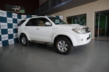 2010 Toyota Fortuner II 3.0 D-4D Raised Body Auto  - ABS, AIRCON, CLIMATE CONTROL, ELECTRIC WINDOWS, LEATHER SEATS, TOWBAR, XENON LIGHTS, AIRBAGS, ALARM, CRUISE CONTROL, PARTIAL-SERVICE RECORD, RADIO, CD, SPARE KEYS. Finance available, trade-ins welcome, Rental, T&C'S apply!!!
